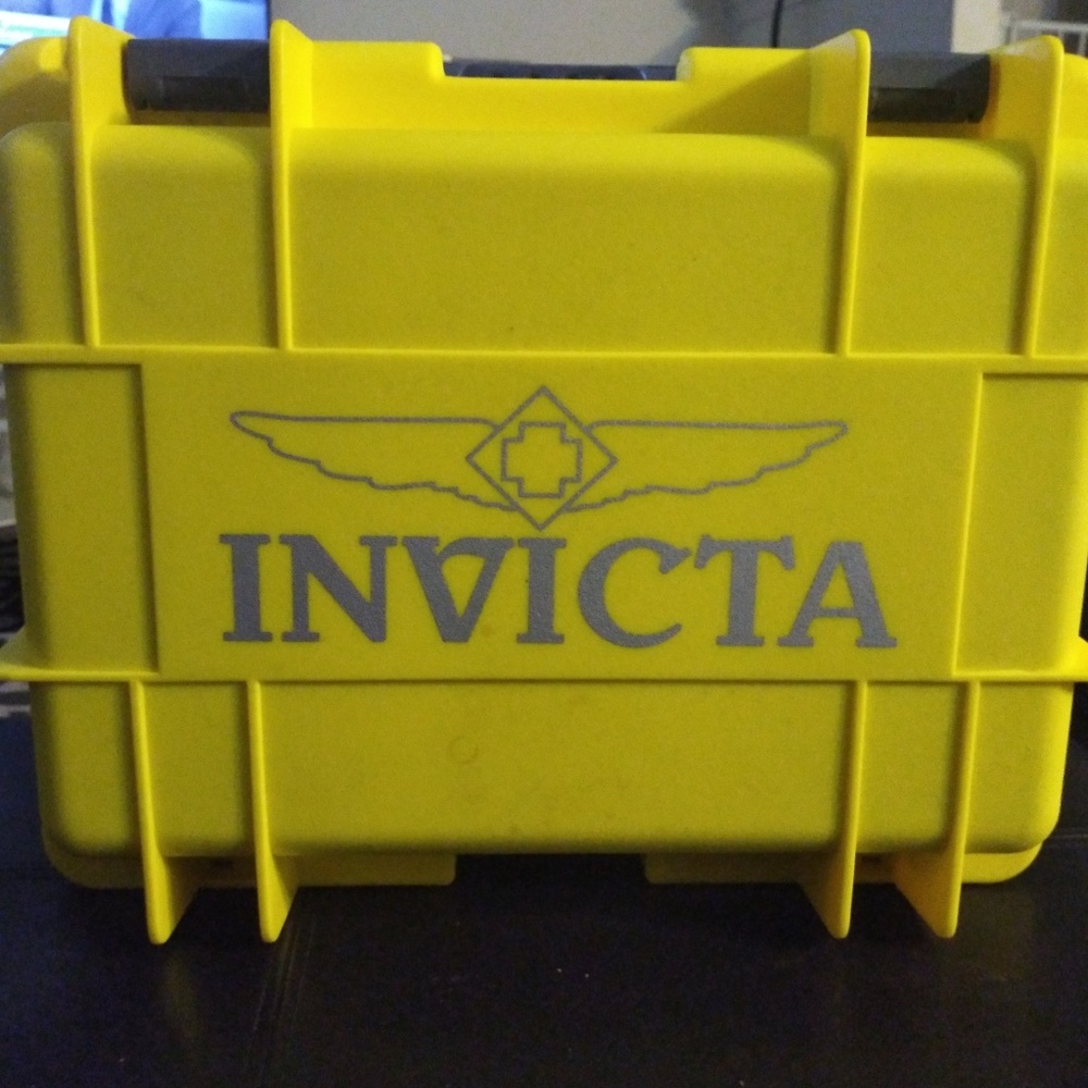 Invicta 8 watch case